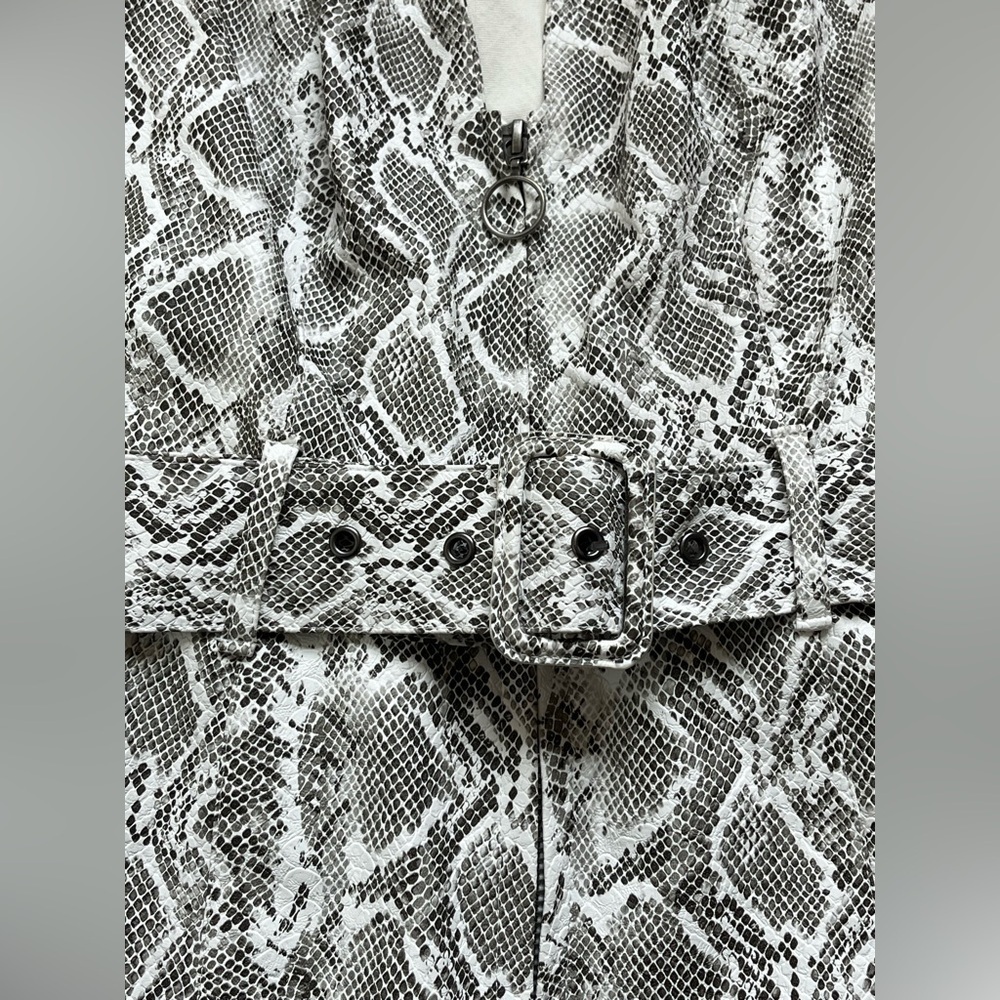 NWT Urban Outfitters Viper Snakeskin Romper SZ small - Picture 5 of 9